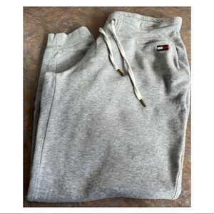 Tommy Hilfiger tapered leg joggers with draw string waist. Size large.